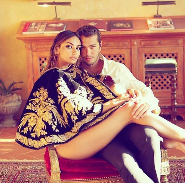 Mădălina Ghenea a făcut publică o poză ruşinoasă din copilărie. Cele mai multe vedete nu şi-ar dori să fie văzute aşa