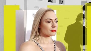 Ce face Giulia Nahmany în casă, când nu o vede nimeni?! Puține femei recunosc asta: “Îmi place cu buretele!”