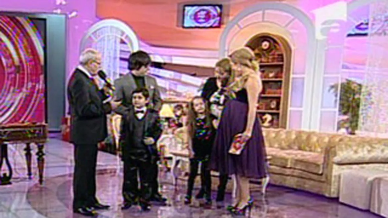 Uite cum arata Gabi Firea insarcinata in aproape 8 luni! Face emisiuni in direct si poarta tocuri de 10 centimetri!