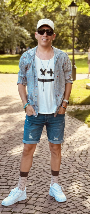 Florin Marin, românul care ”vânează” testamentele milionarilor bătrâni, lovește din nou: și-a ”tras” iubit, dar și o nouă…moștenire! ”Mi-a cumpărat vilă cu piscină lângă Arafat!”