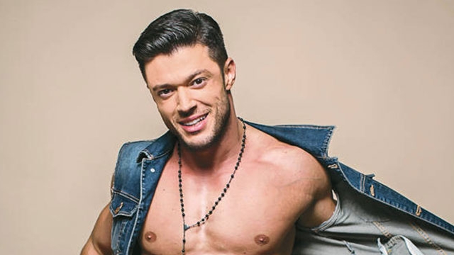 Victor Slav s-a transformat in sultan pentru cadana Bianca Dragusanu! Nu-l mai recunosti deghizat asa