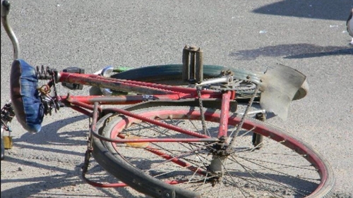 Doi bicicliști din Vrancea, soț și soție, spulberați de o mașină! Au murit pe loc