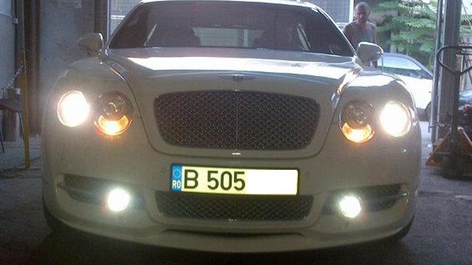 Mario Iorgulescu o arde "like a boss": si-a tras Bentley alb bengos! A dat 150.000 de euro ca sa-si faca fita cu el in Romania si Elvetia!
