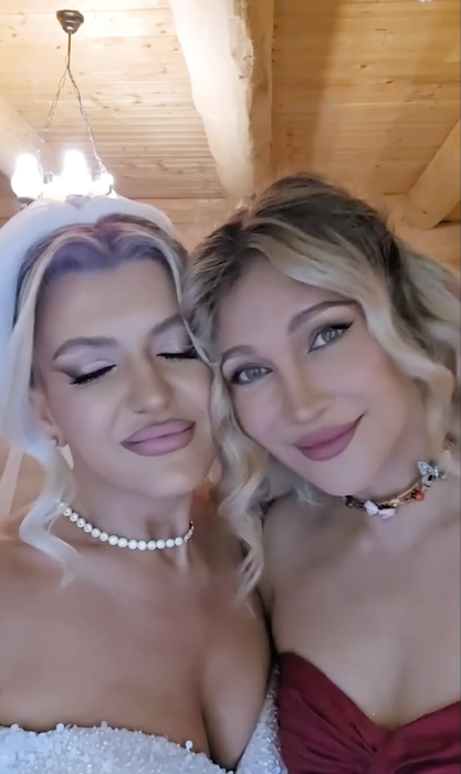 Lora și Ionuț Ghenu, nași de cununie! Primele imagini de la nunta Andreei Ghenu, cumnata artistei