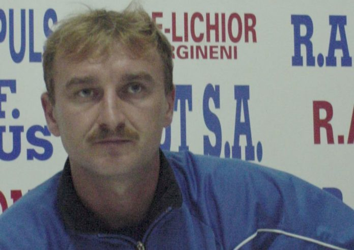 La o conferinţă de presă, după un meci câştigat de echipa lui