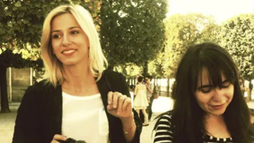 Dana Rogoz s-a intalnit cu prietenele ei din copilarie cu ocazia Saptamanii Modei de la Paris!