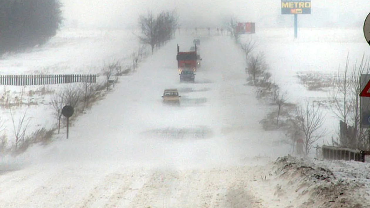 Zăpada şi viscolul au pus stăpânire pe Moldova! Mai multe drumuri naţionale sunt blocate! Vezi care sunt zonele afectate