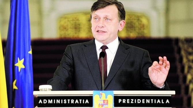 CCR a amanat decizia legata de referendum pana pe 12 septembrie - Crin Antonescu ramane presedinte