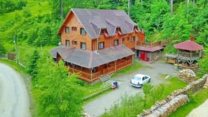 Ce a făcut un bistrițean, în timpul unui "teambuilding" din Cluj. A așteptat să adoarmă șeful lui, i-a furat mașina și ce a urmat - depășește orice imaginație