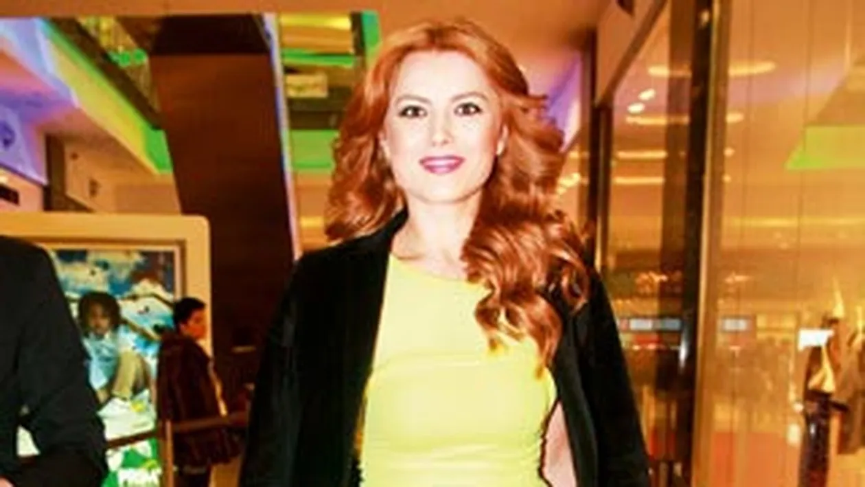 Elena Gheorghe si-a stricat toata tinuta cu un detaliu aparent minor! Uite ce-a purtat in picioare!