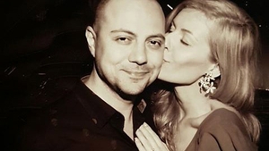 DAN BADEA i-a urat „La mulţi ani“ iubitei sale în cel mai romantic mod, dar a „uitat“ să îi spună că a făcut asta cu LORA în urmă cu patru ani
