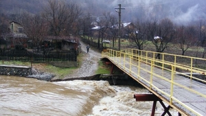 Cod galben de inundații pe râuri din 13 județe până miercuri dimineața
