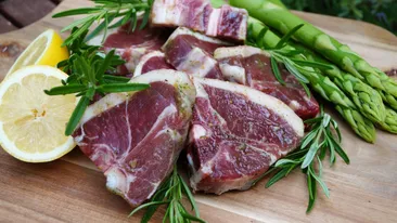 Cât a ajuns să coste 1kg de carne de miel în supermarketurile din România, cu 5 zile înainte de Paște