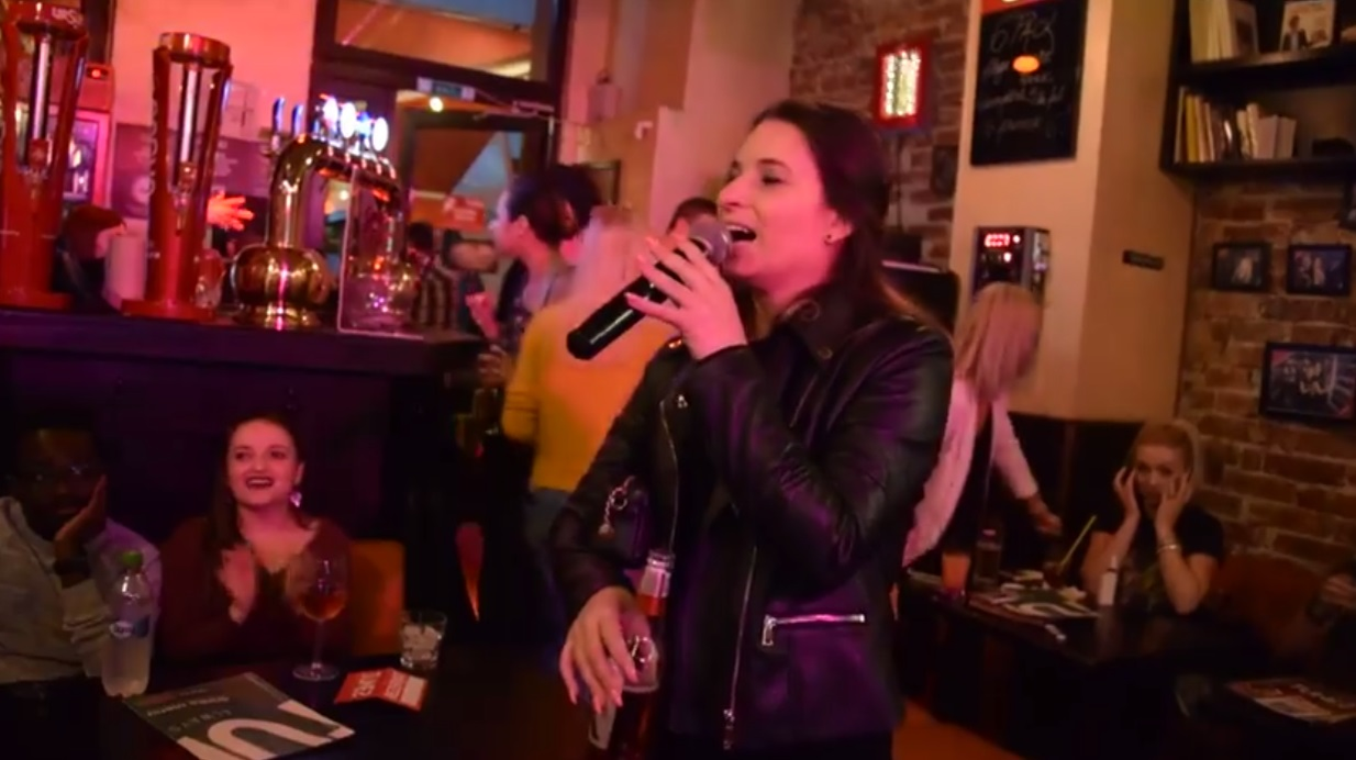 Cum se pregătește croitoreasa de la “Românii au talent” pentru semifinala sezonului 9! Ana Maria Pantaze a ținut să se afle chiar de la ea