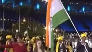 VIDEO Gafa la Olimpiada! O femeie necunoscuta a reusit sa defileze alaturi de reprezentantii Indiei, desi nu facea parte din delegatia oficiala!
