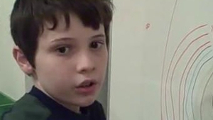 VIDEO Un autist in varsta de 12 ani vrea sa rezolve teoria Big Bang-ului! Are IQ-ul 160