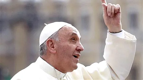 Papa Francisc a făcut o mărturisire neobişnuită în direct. Ce a recunoscut că face în timpul slujbelor religioase
