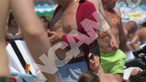Cum a apărut GIGI BECALI îmbrăcat la plajă, în Mamaia! 