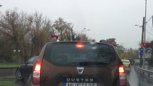 Masina acestui ungur a intors toate capetele pe strazile din Bucuresti. Vezi ce numar de INMATRICULARE are