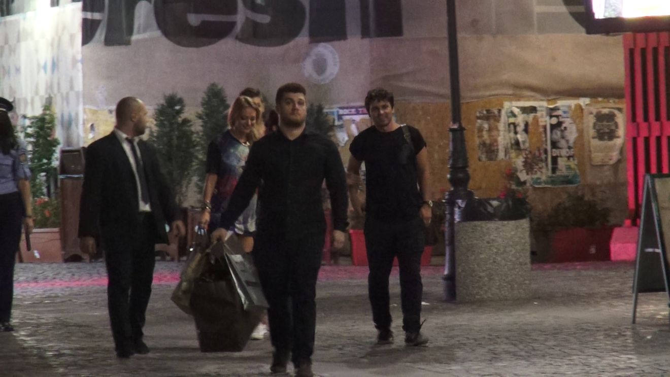 Delia a dat proba echilibrului pe piatra cubica din Centrul Vechi dupa ce a baut pana la patru dimineata in cinstea sotului ei!