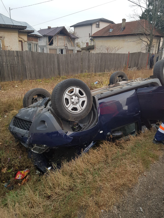 Mașina în care se afla politicianul s-a răsturnat
