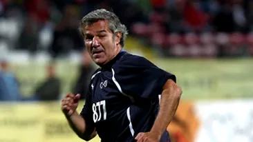 Dan Bittman isi construieste un stadion! Solistul Holograf se implica in fotbal