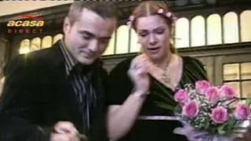 Tatal fetitei Marijuanei se ocupa de copil! Ii construieste o casa!