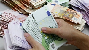 O româncă a fost înşelată de un american pe reţelele de socializare. Femeia i-a trimis peste 11.000 de euro