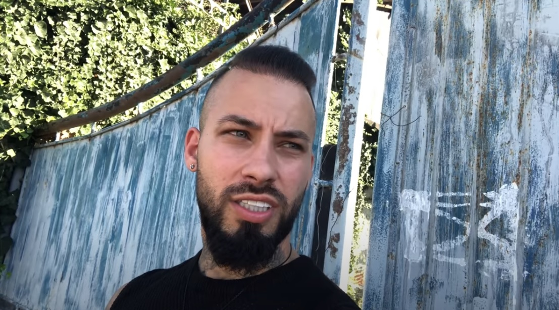 Ex-concurentul de la "Puterea Dragostei" și-a făcut curaj să filmeze în casa monstrului din Caracal