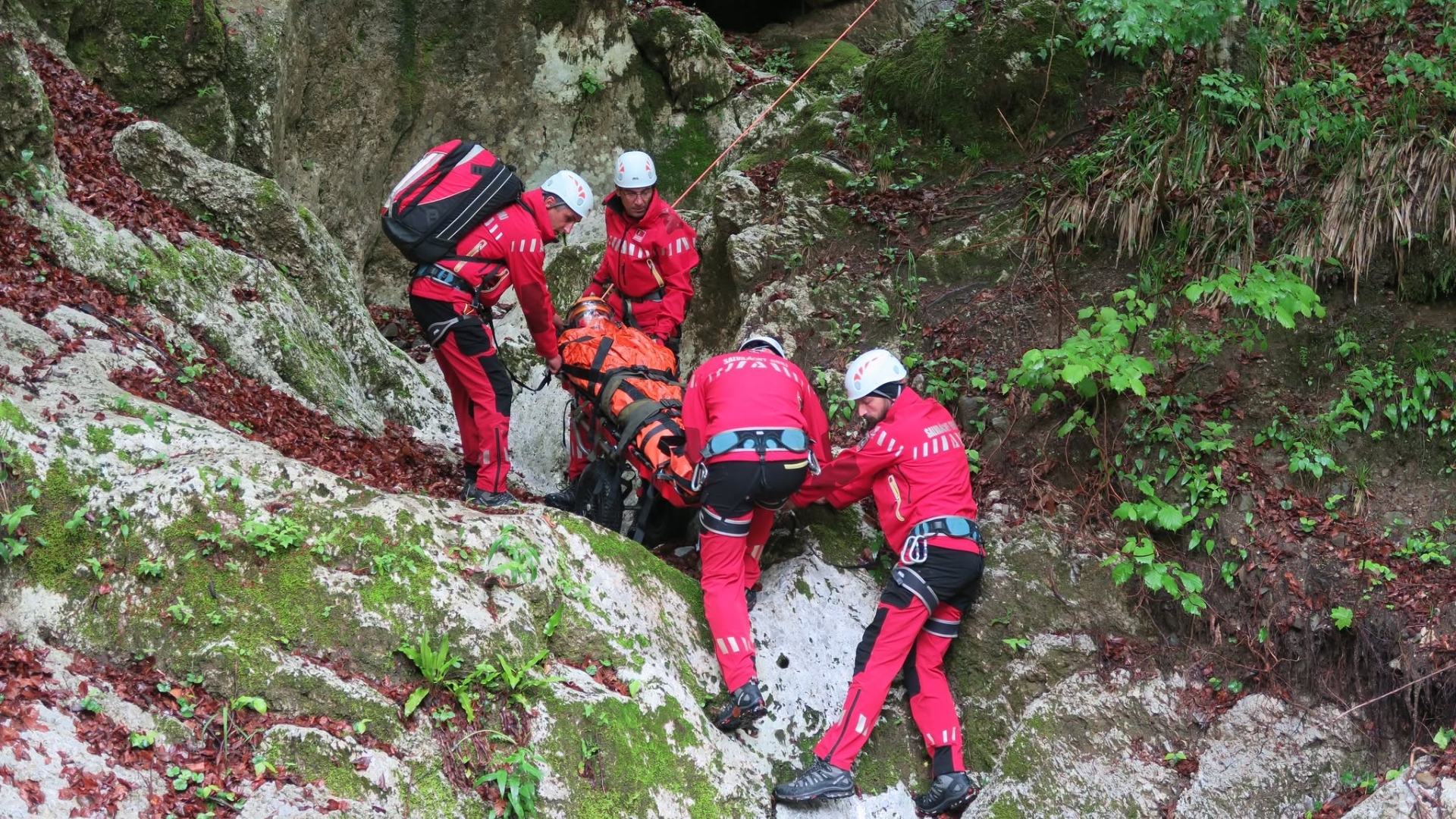 Tragedie în Munții Făgăraș! Un turist din Polonia a murit după ce a căzut într-o prăpastie