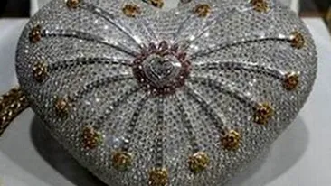 Are peste 4.500 de diamante! Vezi cea mai scumpa poseta din lume!