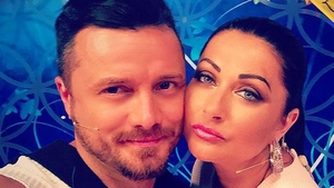 TAVI CLONDA şi-a sărbătorit ziua de naştere în direct! Vezi ce cadou a primit de la GABRIELA CRISTEA