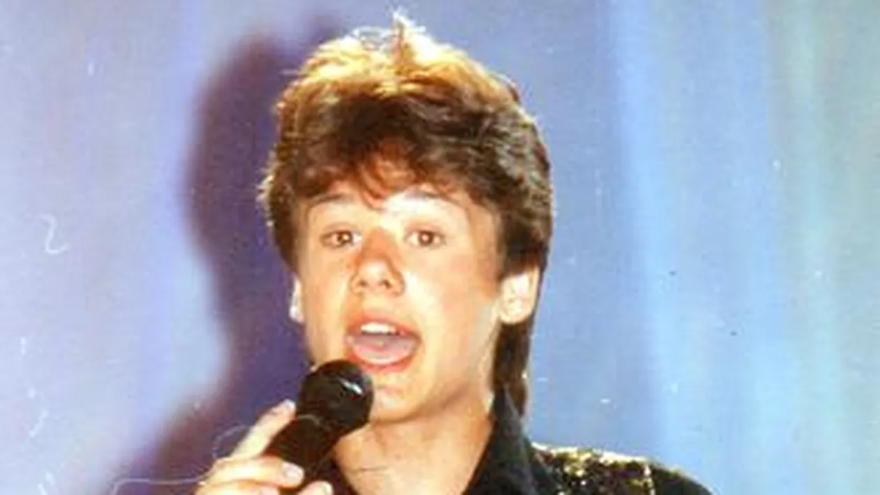 Sigur nu-l mai tii minte asa pe Fuego! Uite cum arata cantaretul inainte sa se vopseasca si sa se tunda bob!