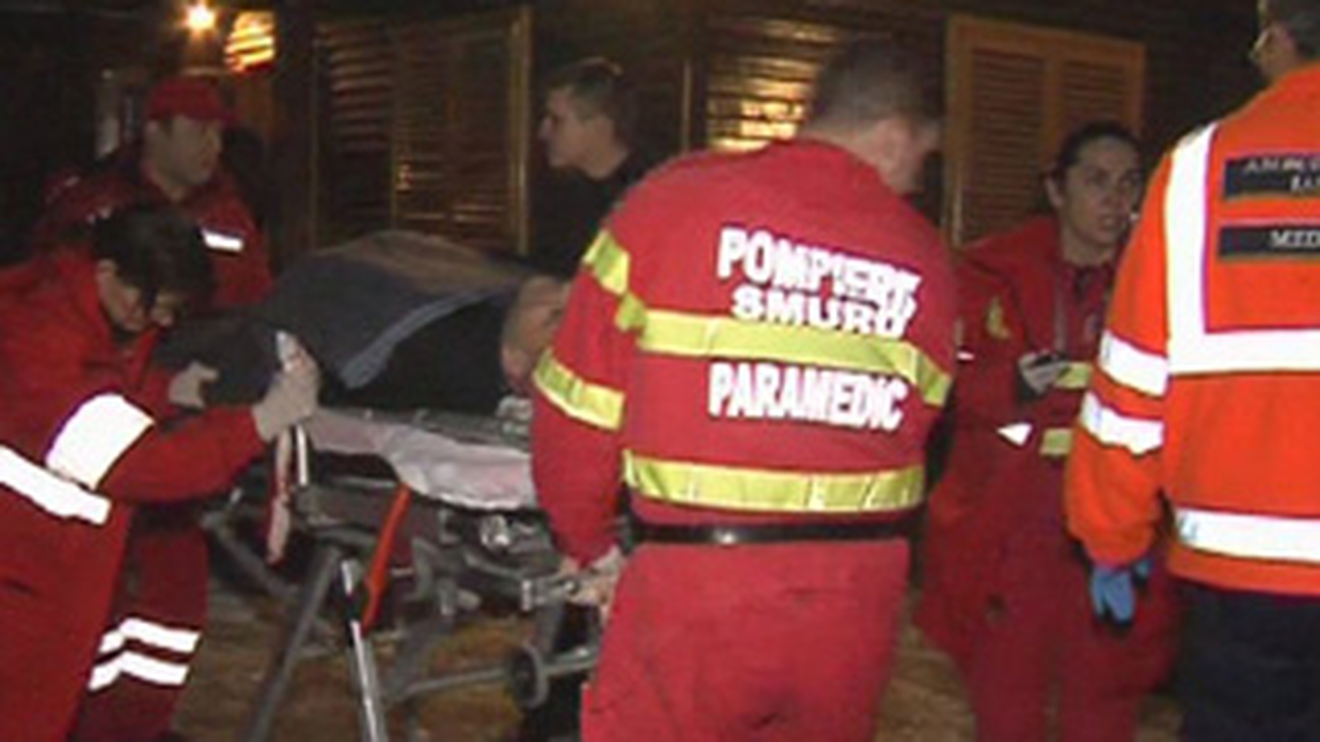 Macel la Iasi din cauza unei fete. S-au taiat si s-au impuscat in club
