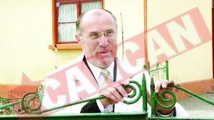 Bate elevii cu nuiaua