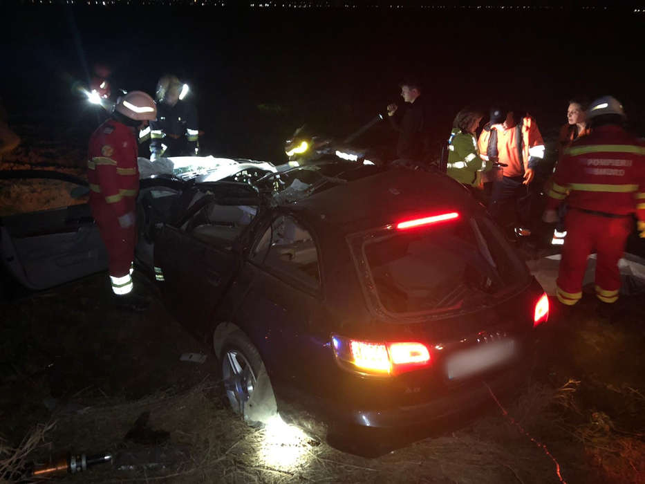 Un tânăr a murit în urma unui accident violent produs în Suceava. Nu a avut nicio șansă la viață, mașina a fost transformată într-un ghem de fiare