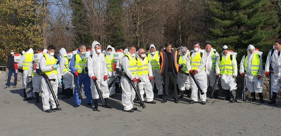 Dezinfecție împotriva coronavirusului în municipiul Râmnicu Vâlcea. Au fost ”atacate” mai multe cartiere din oraș