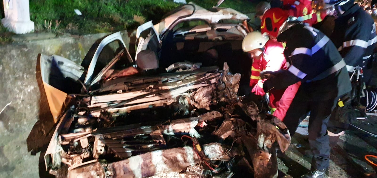 Carnagiu în Olt. 4 persoane și-au pierdut viața în urma impactului violent