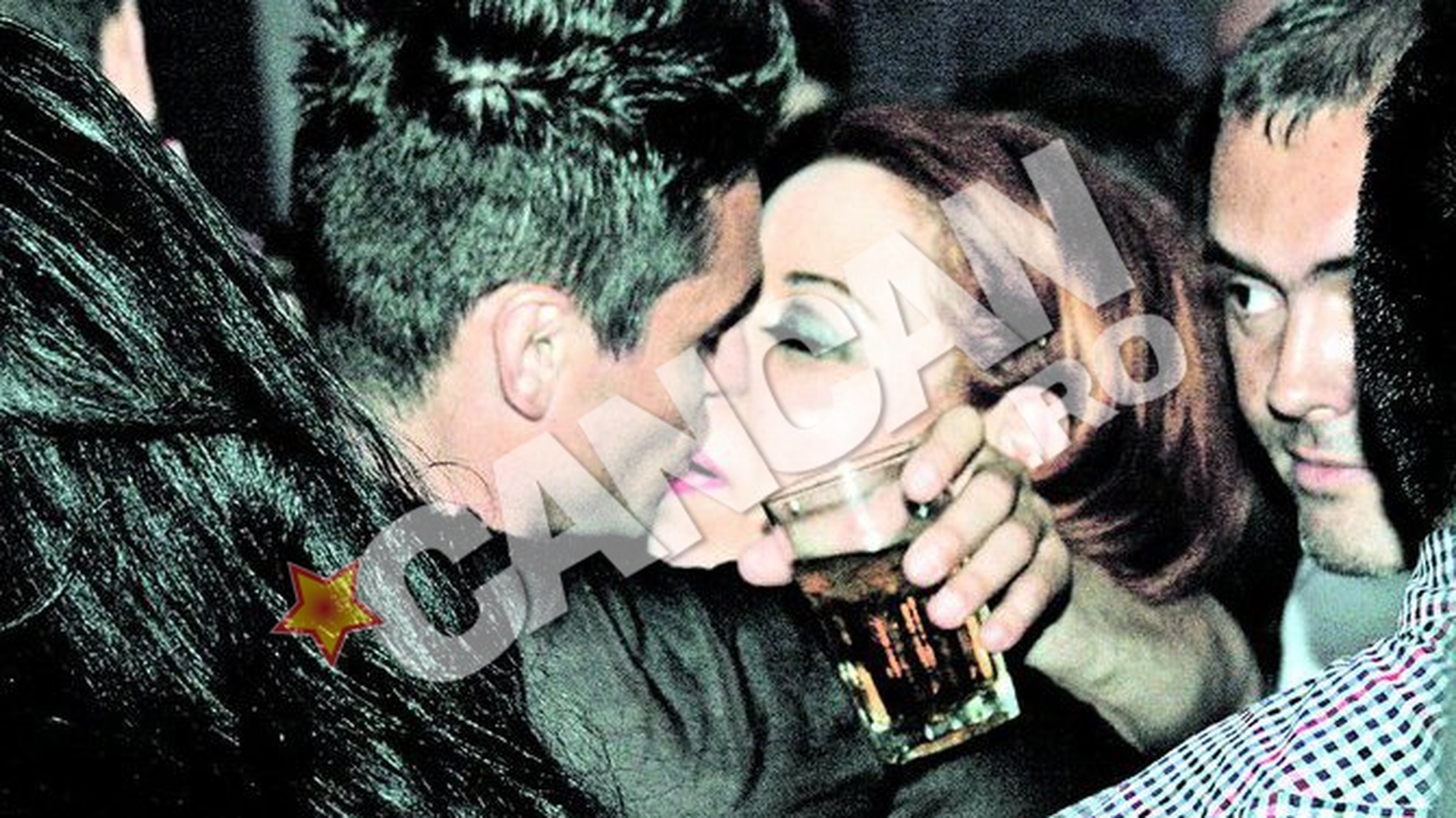 Oana Roman si-a facut de cap in club la mare! S-a sarutat patimas cu un vechi amic - Vezi imaginea