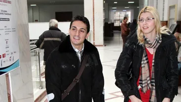 Fosta si actuala sotie a lui Marian Dragulescu, la un pas de paruiala: Larisa: Corina este o urata care ii mananca toti banii!!