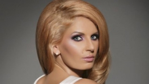 Andreea Bănică pozează sexy oriunde, chiar şi lângă pubelele de gunoi! Vezi cu ce ocazie a făcut asta