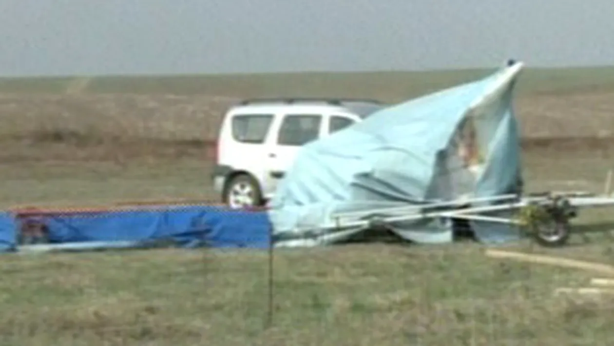 Un avion de mici dimensiuni s-a prabusit in Giurgiu, iar pilotul a murit