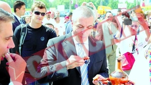 Inghetata si palinca, "meniul" lui Calin Popescu Tariceanu la Satu Mare