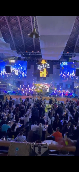 Florin Salam, show de zile mari la Berăria H! A venit cu orchestra, iar Bianca Drăgușanu a fost nelipsită de la concert