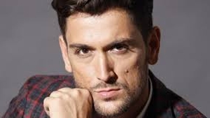 Cezar "The Voice" are cele mai mici şanse să câştige Eurovisionul! Vezi cine i-a făcut melodia cu ou şi oţet!