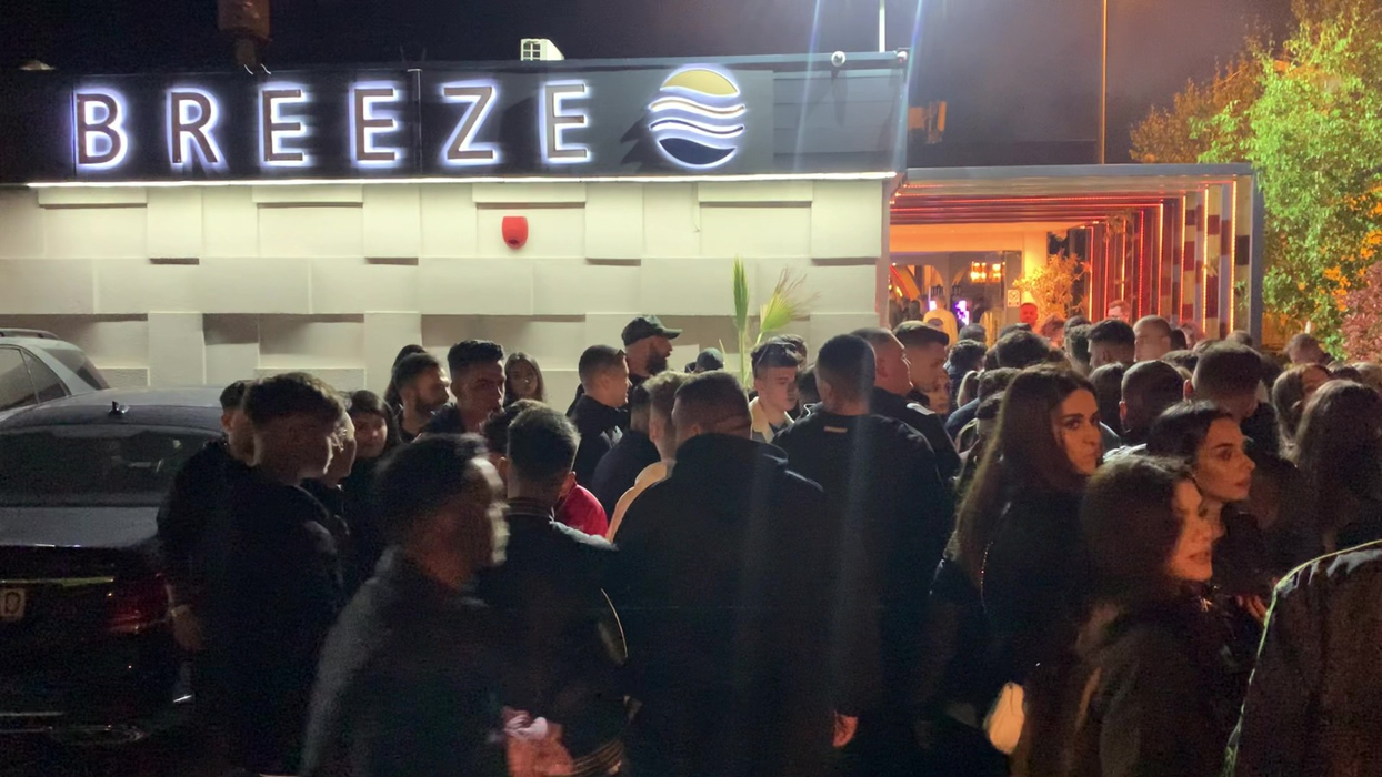 Breeze i-a primit cu brațele deschise pe doritorii de petrecere (Foto: CANCAN.RO)