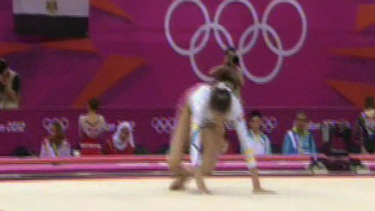 Larisa Iordache a strans din dinti si si-a inghitit durerea! Uite-o cum a evoluat la sol!