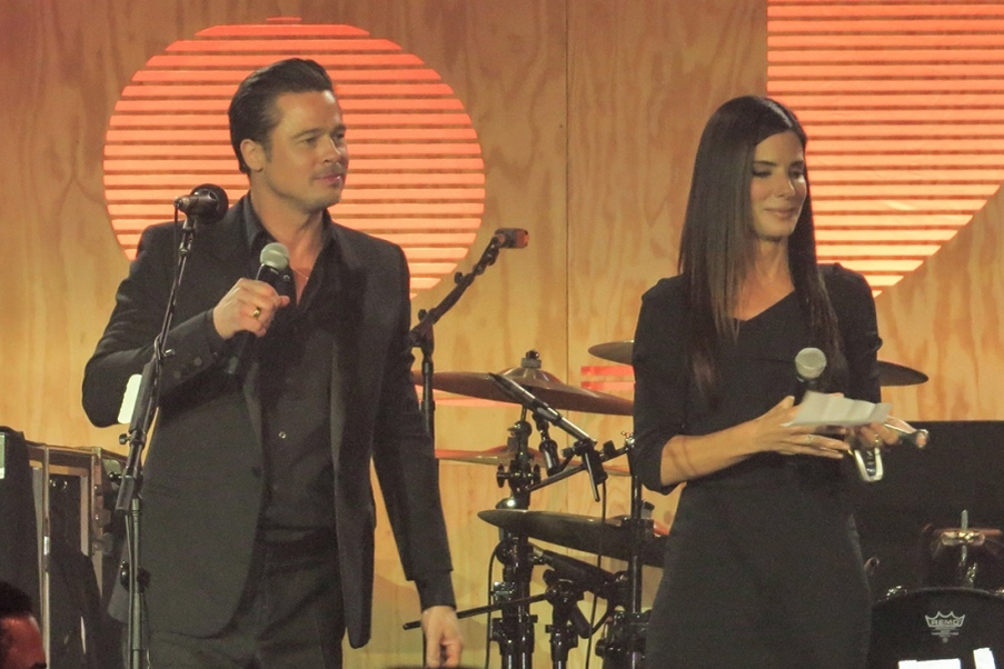 BRAD PITT şi SANDRA BULLOCK formează cel mai nou cuplu de la Hollywood!