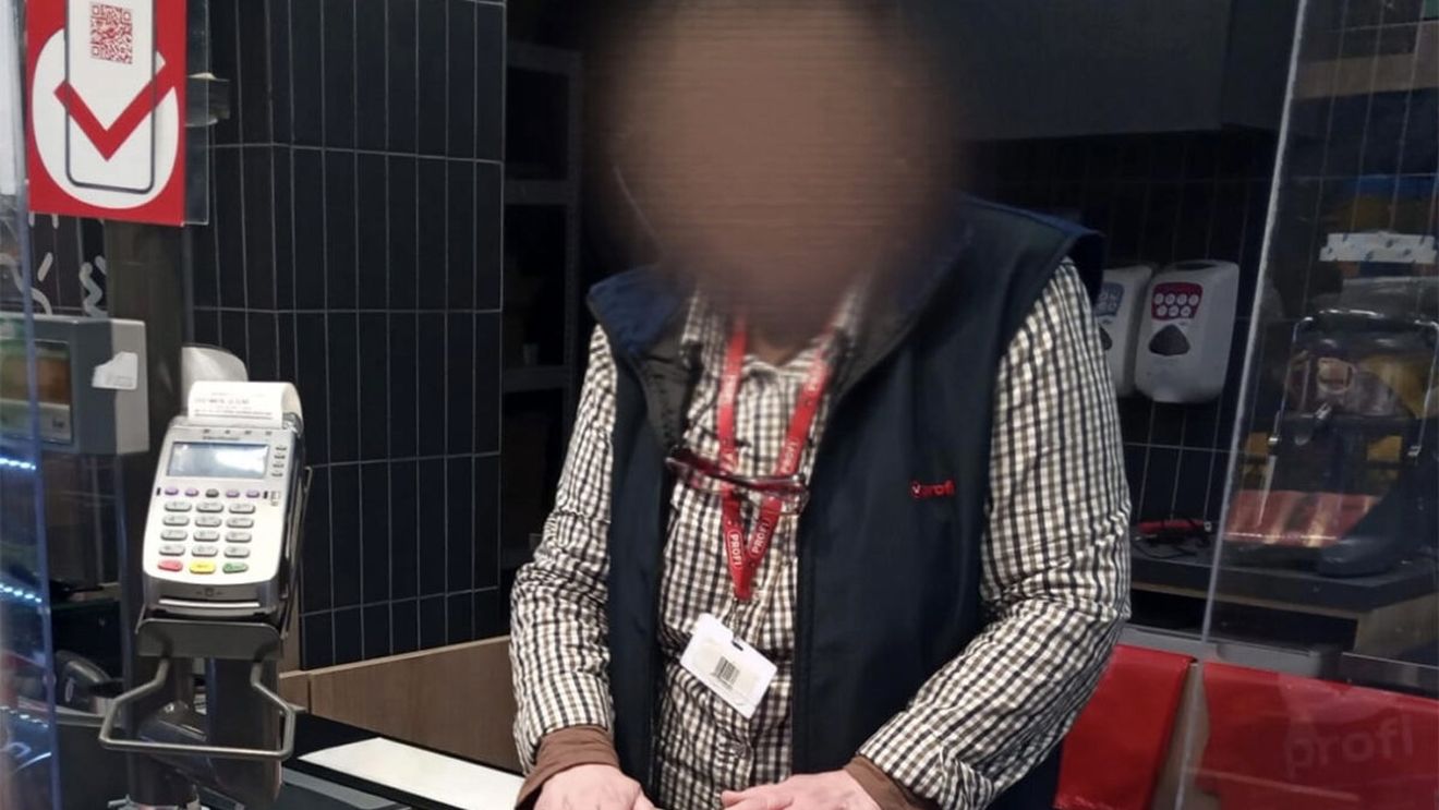 Cum s-a răzbunat un clujean pe această casieriță din supermarket, după ce l-a păcălit de două ori la rest: "Am fost și am cumpărat de vreo 30 de lei"