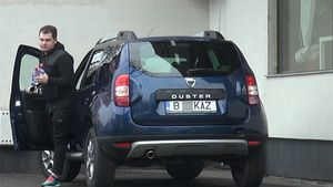 Fără Mercedes, părăsit de gagică, BOZO era să se răstoarne cu Dacia! Şefa de la Fonduri Europene a luat măsuri drastice împotriva fiului